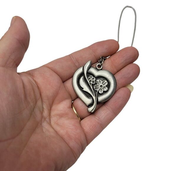 Vintage Signed R. Tennesmed Sweden Pewter Necklace Carved Heart Flower Pendant - Picture 8 of 14